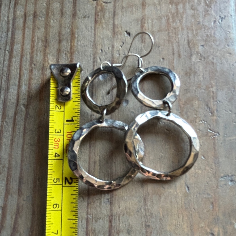 Elegant Silver Hammered Hoop Earrings - Picture 3 of 3